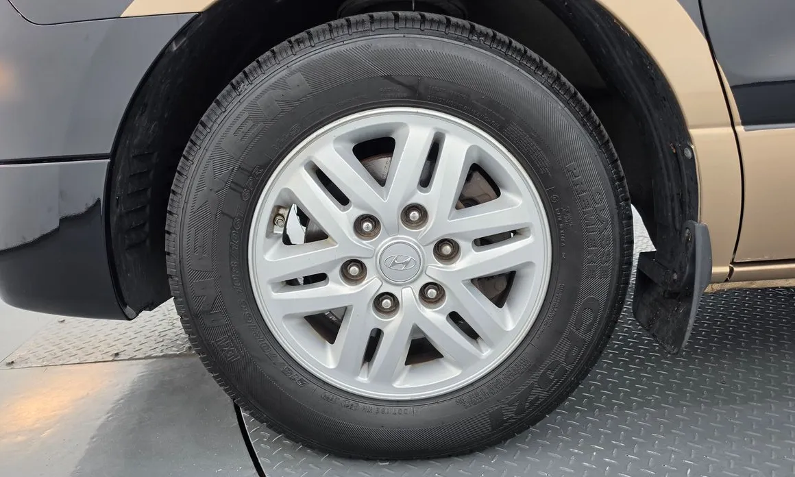 Hyundai Starex