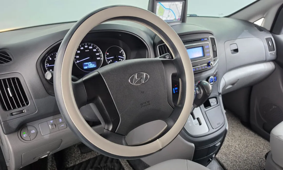 Hyundai Starex