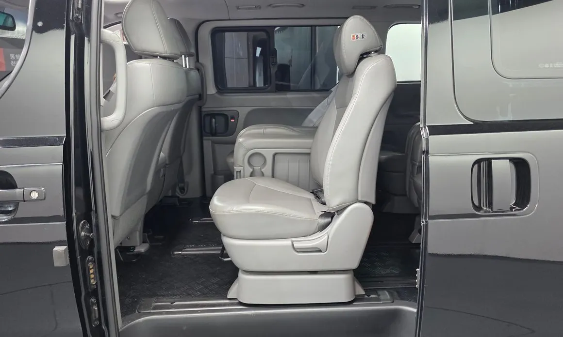 Hyundai Starex