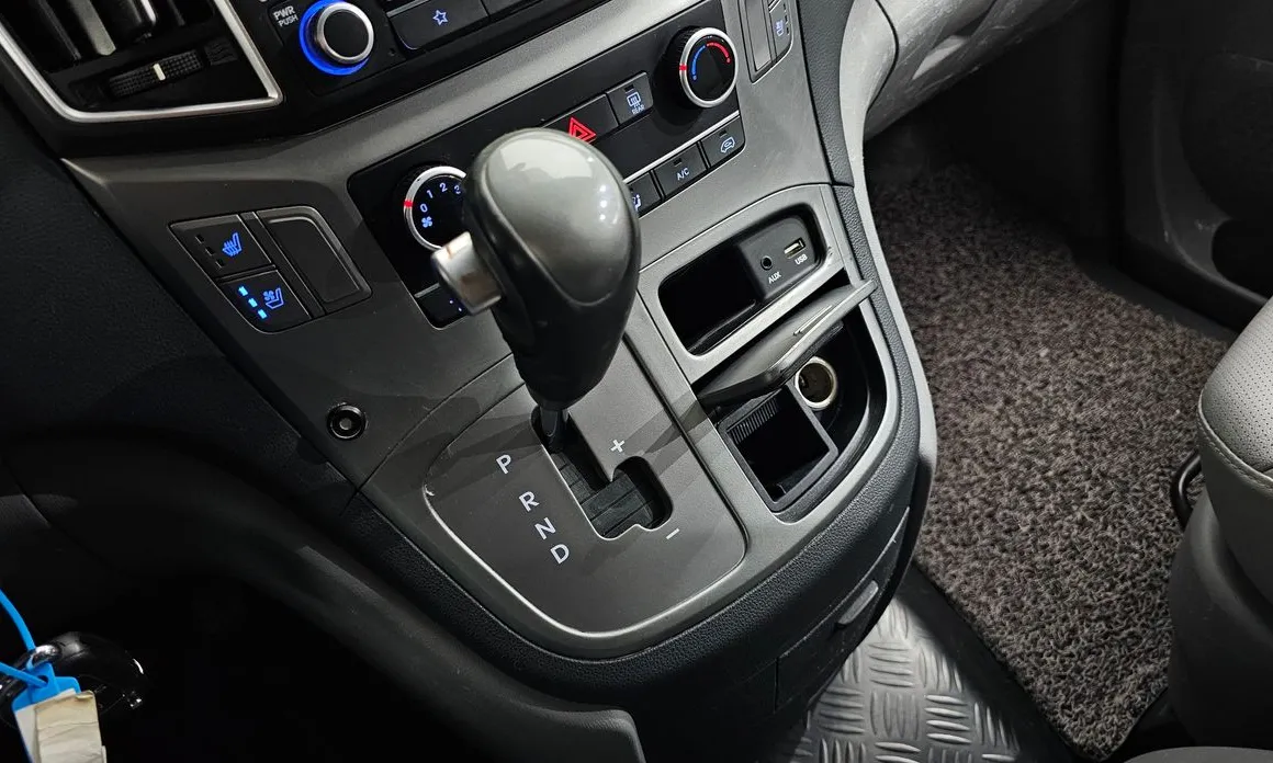 Hyundai Starex