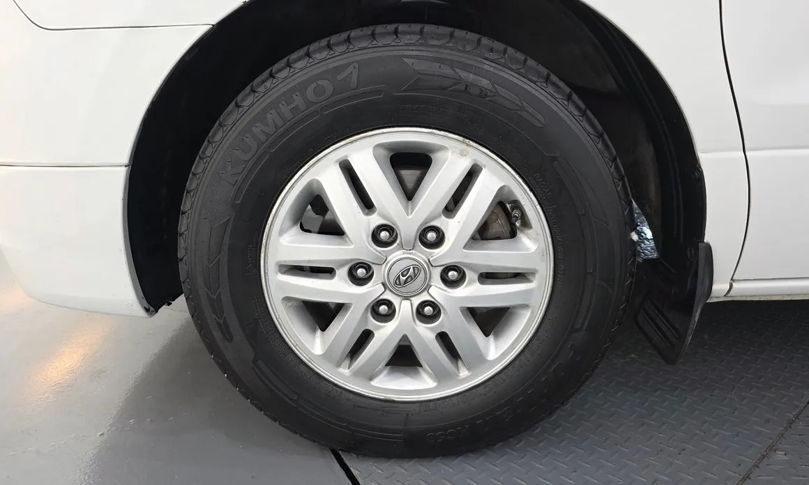 Hyundai Starex