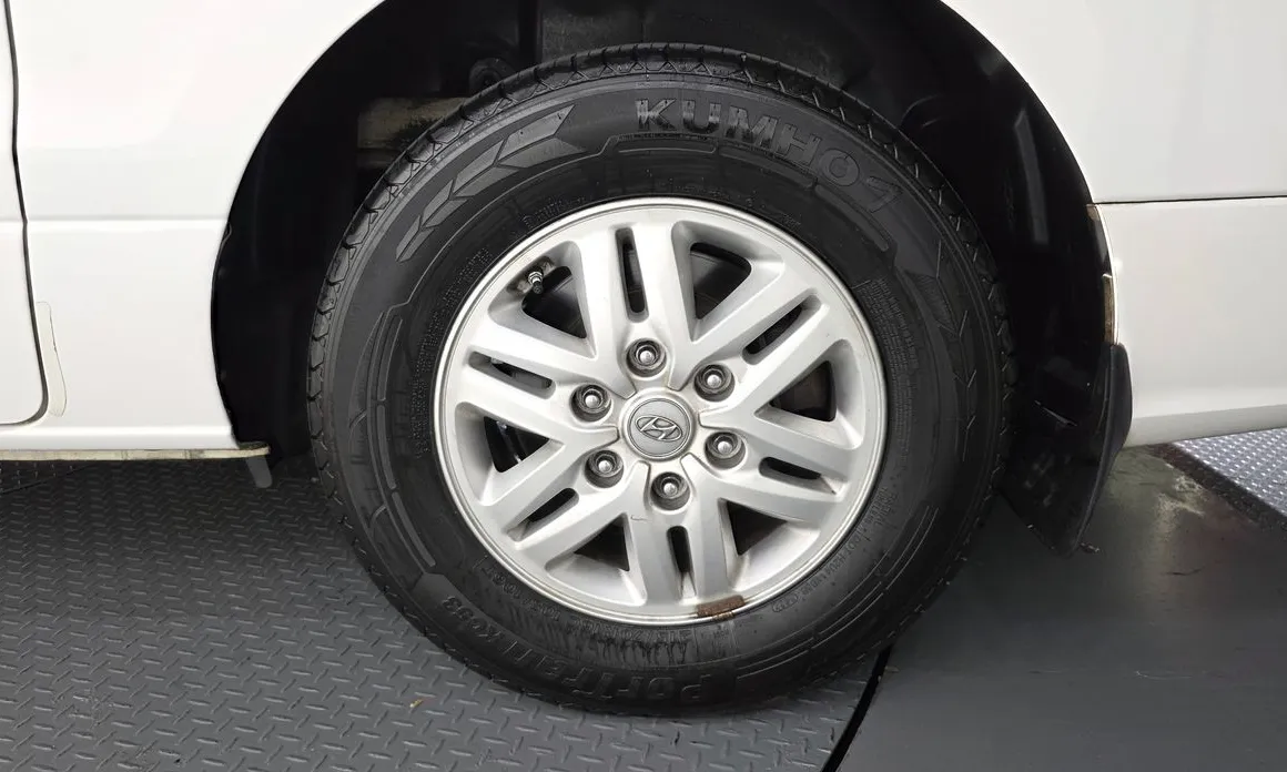 Hyundai Starex