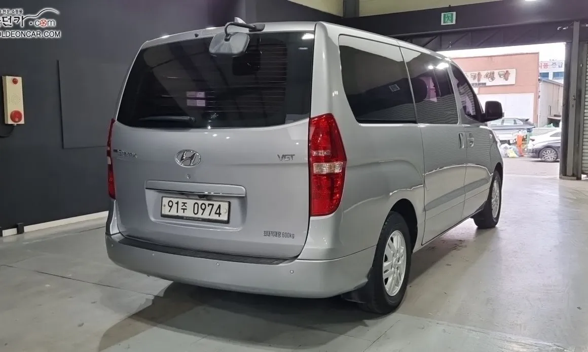 Hyundai Starex
