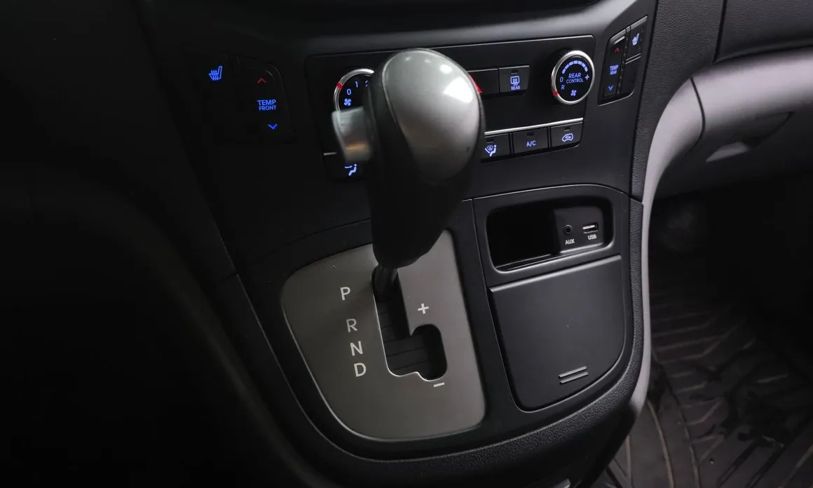 Hyundai Starex