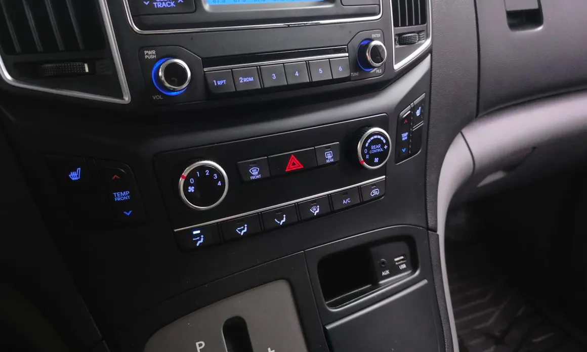 Hyundai Starex