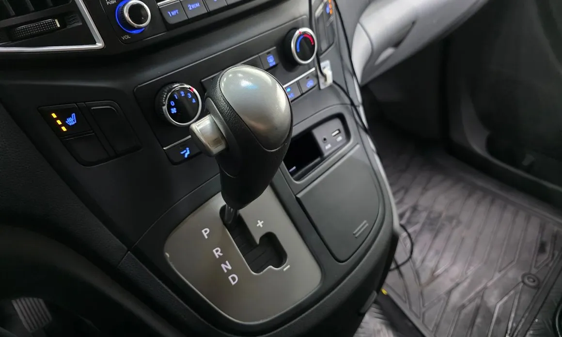 Hyundai Starex