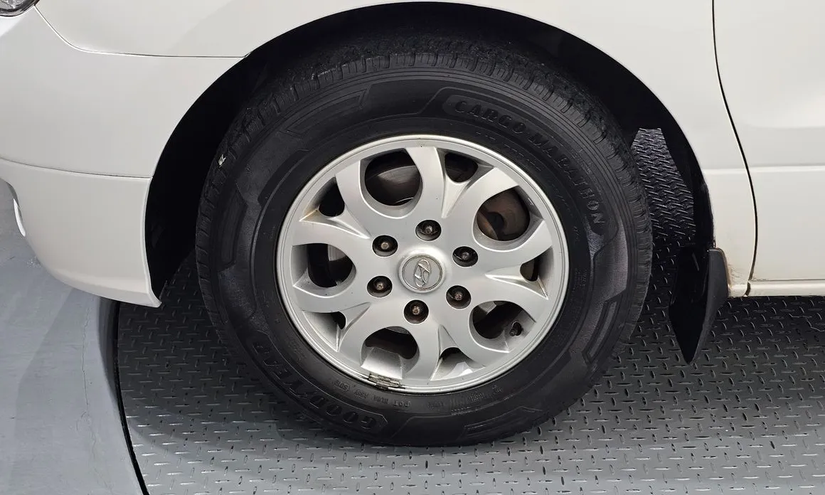 Hyundai Starex