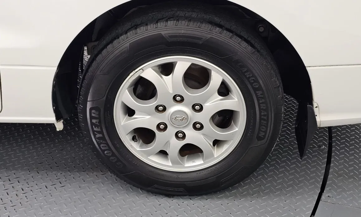 Hyundai Starex