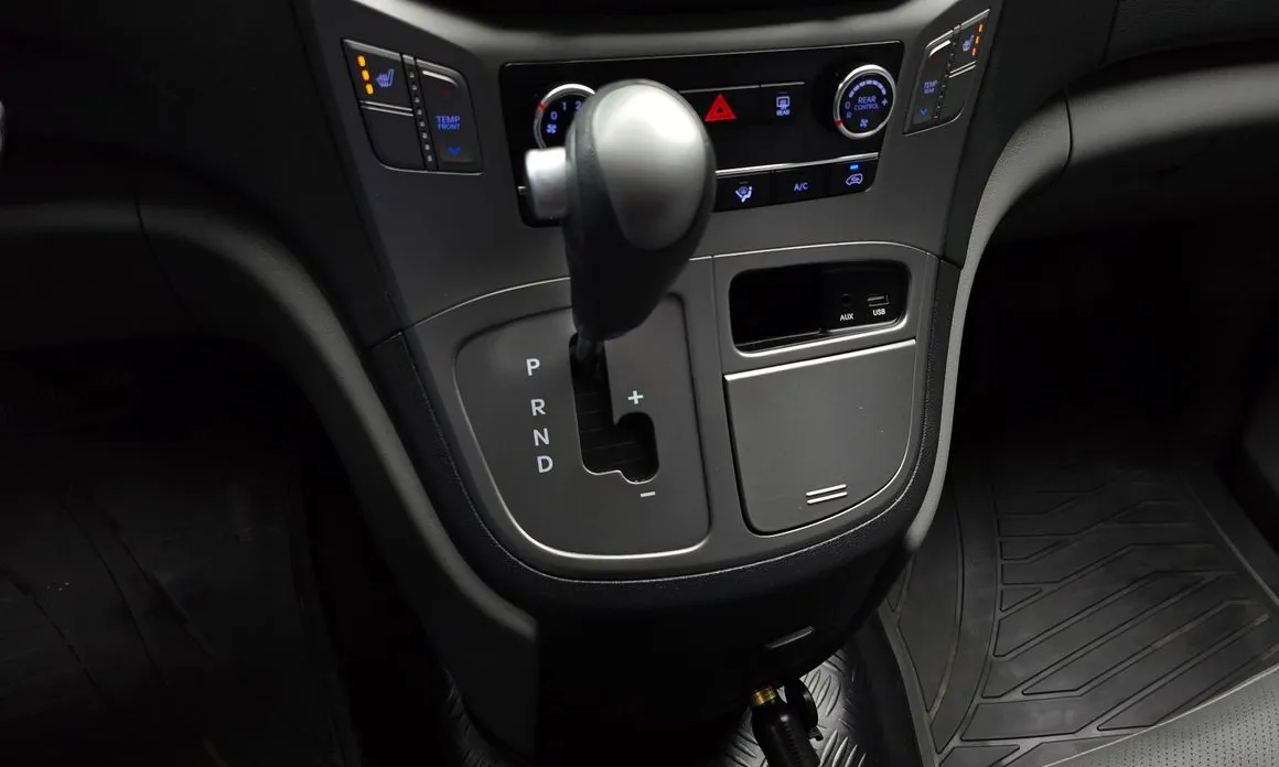 Hyundai Starex