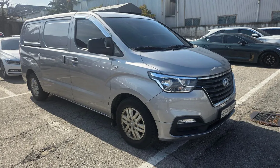 Hyundai Starex