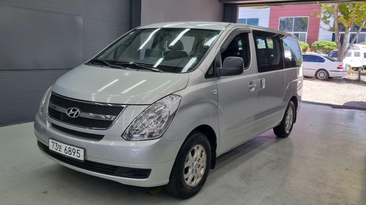 Hyundai Starex
