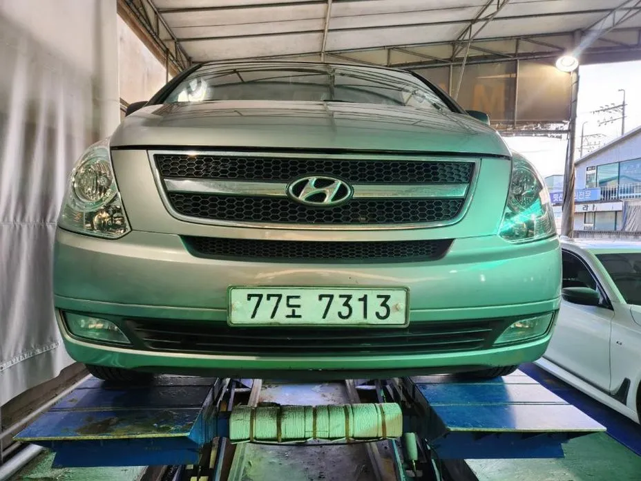 Hyundai Starex