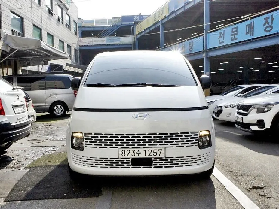 Hyundai Staria