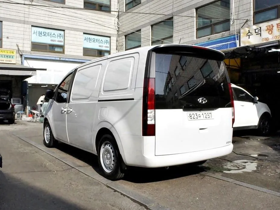 Hyundai Staria