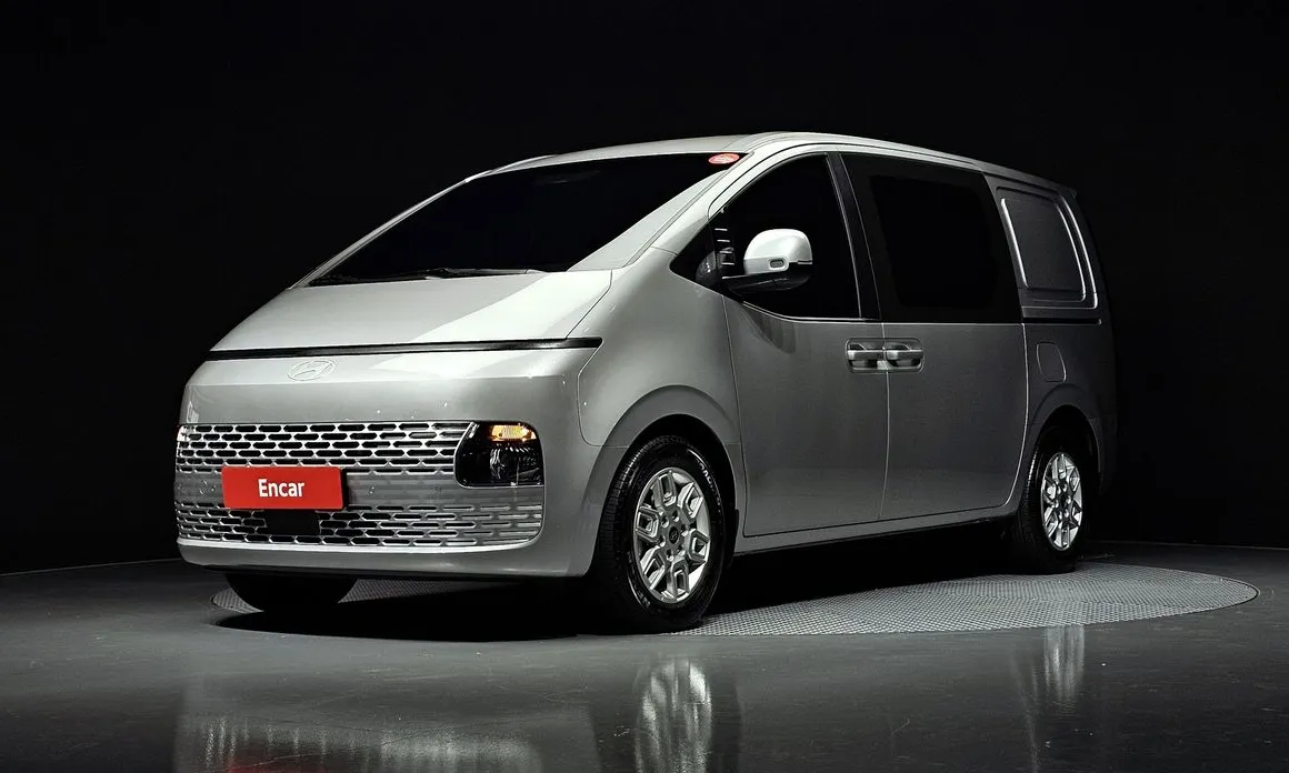 Hyundai Staria