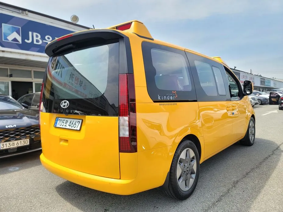 Hyundai Staria