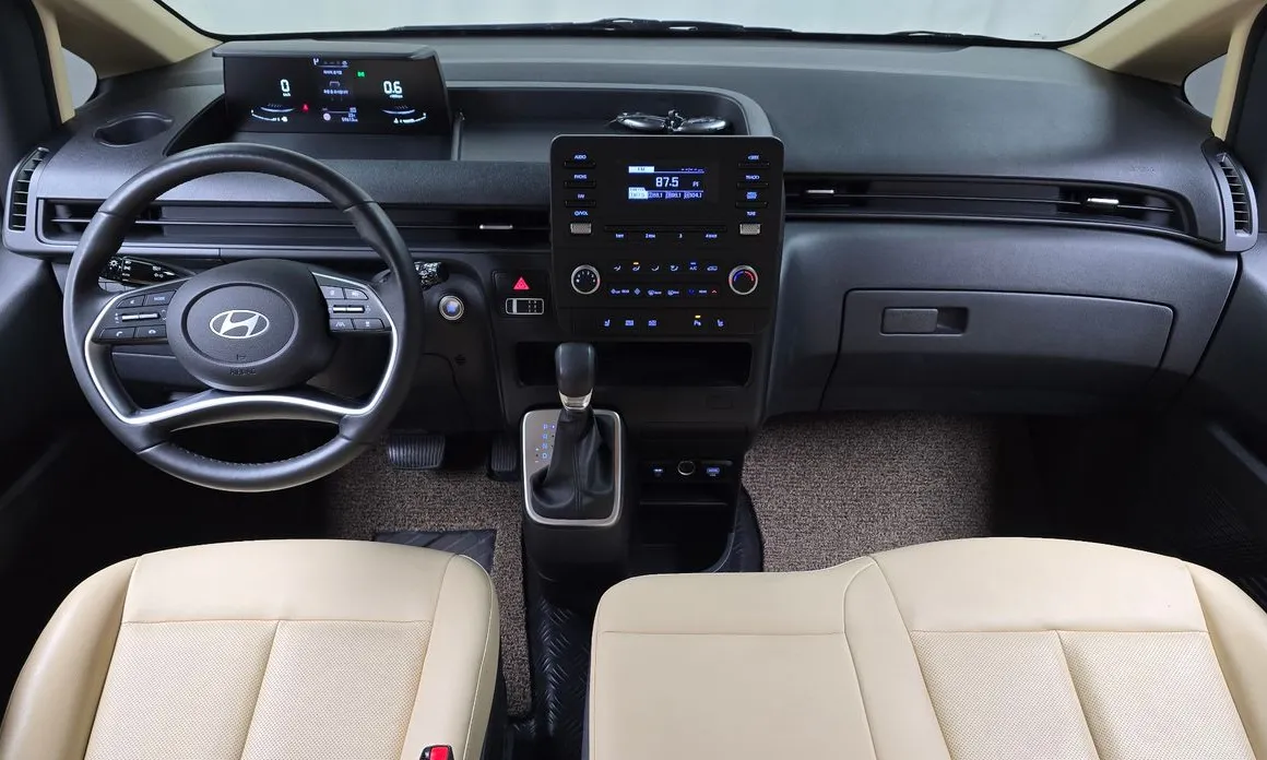 Hyundai Staria