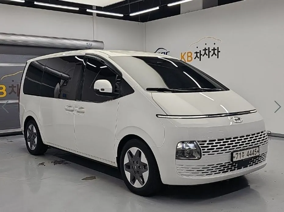 Hyundai Staria