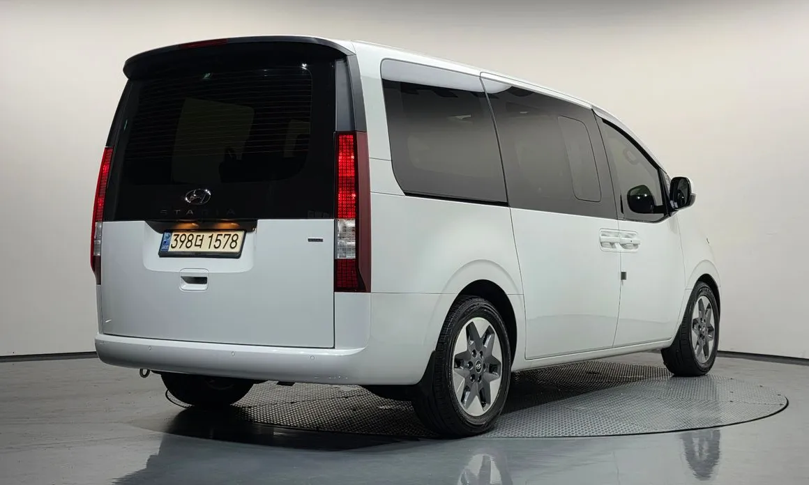 Hyundai Staria