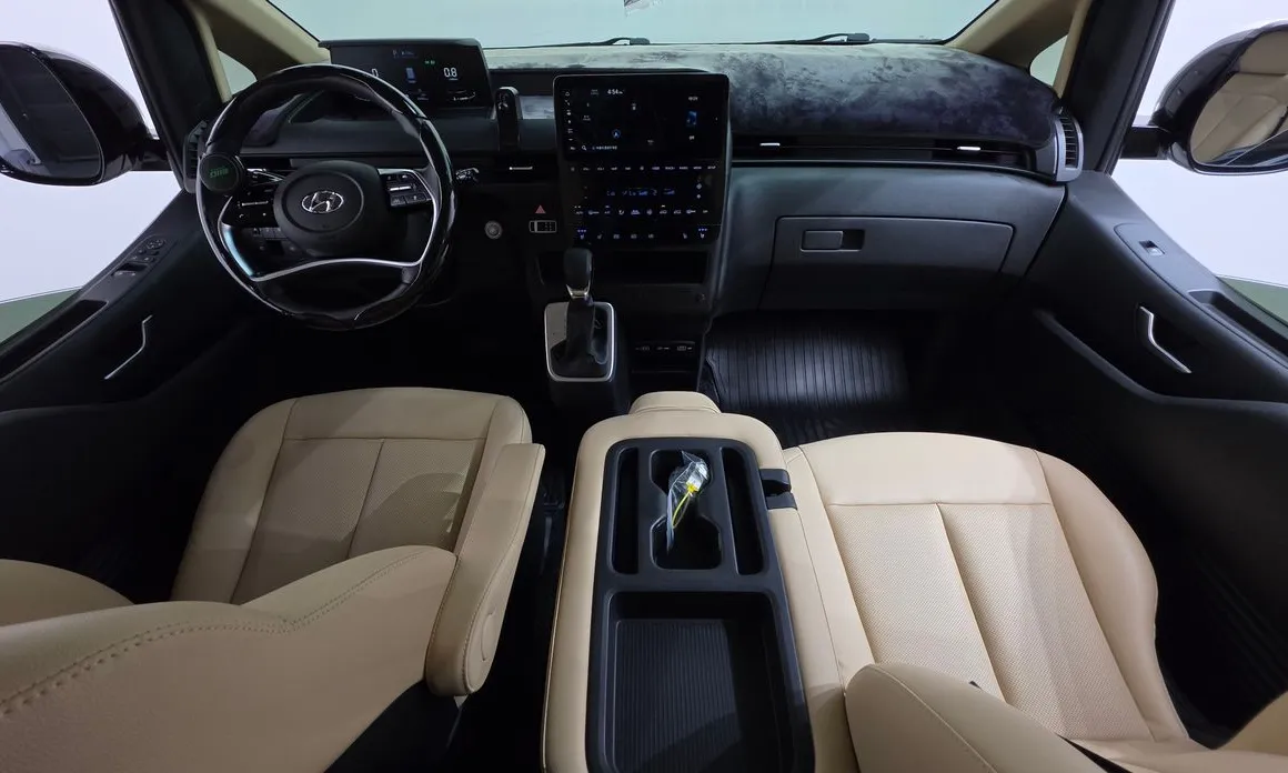 Hyundai Staria