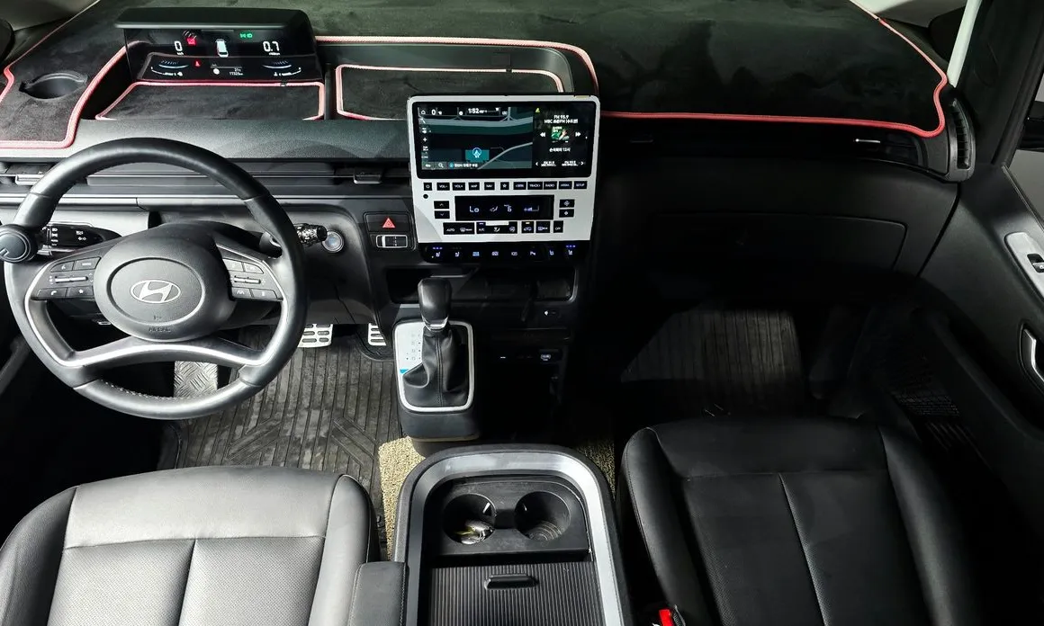 Hyundai Staria
