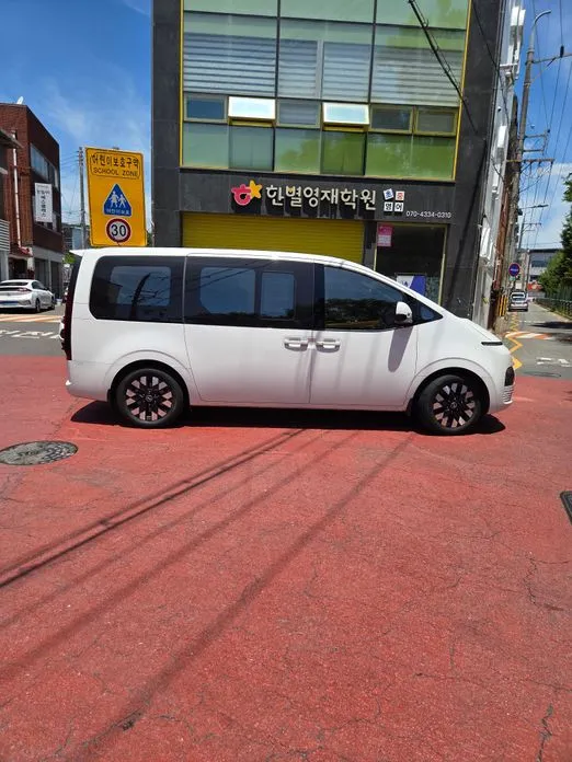 Hyundai Staria