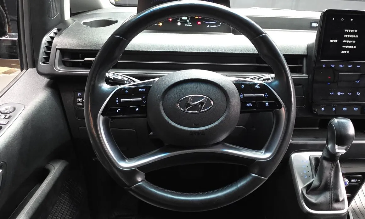 Hyundai Staria