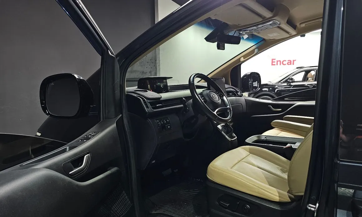 Hyundai Staria