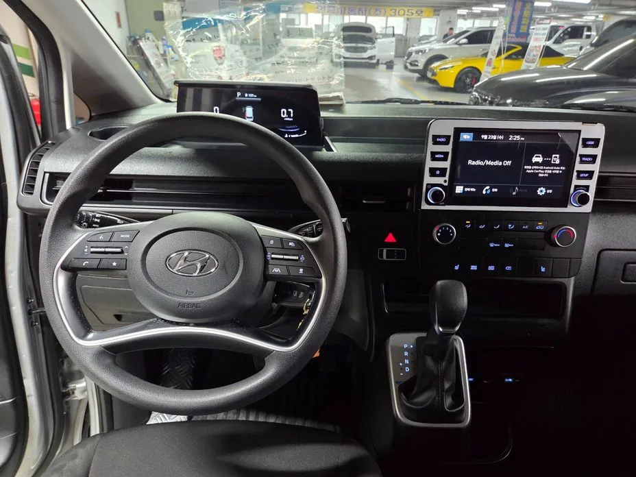 Hyundai Staria
