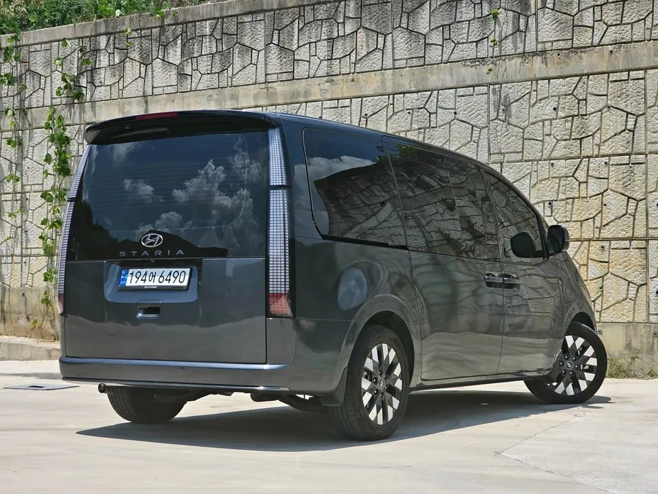 Hyundai Staria