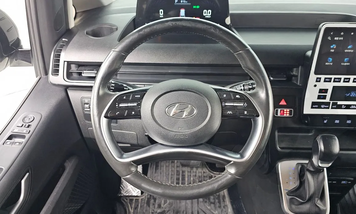Hyundai Staria