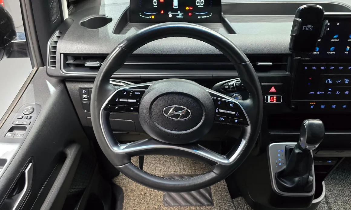 Hyundai Staria