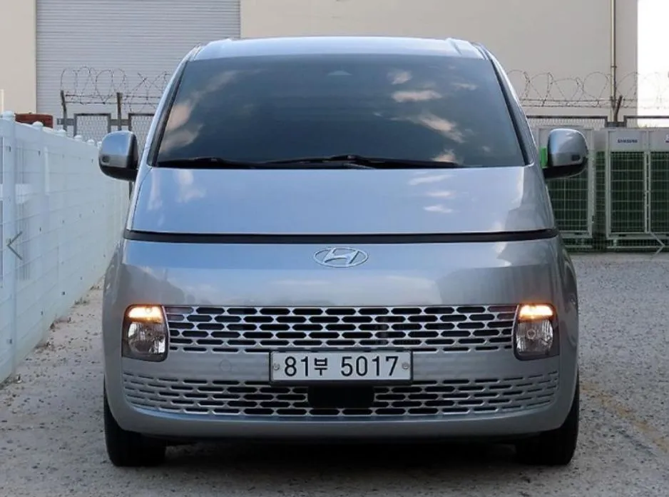 Hyundai Staria