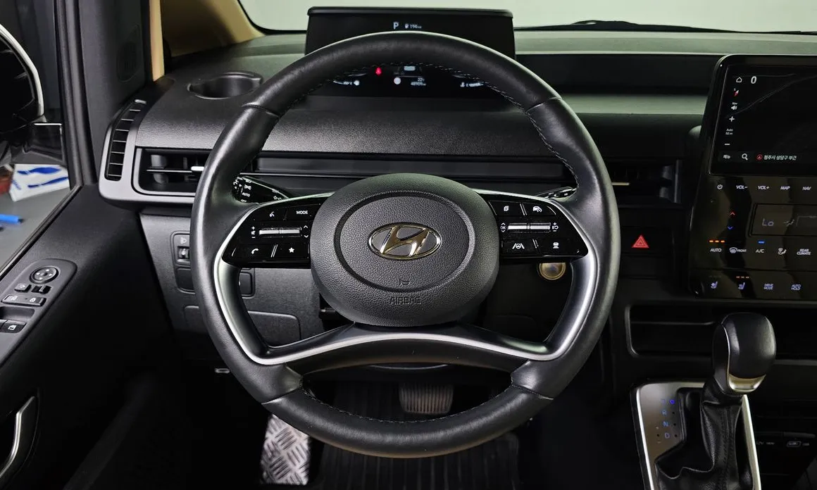 Hyundai Staria