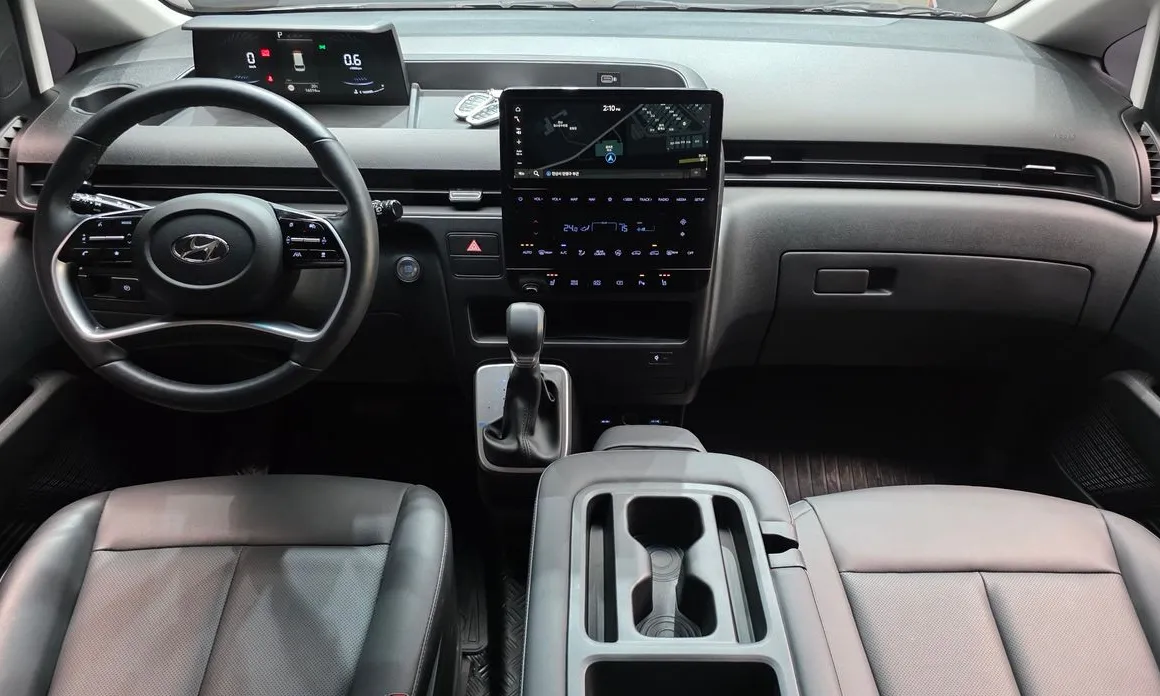 Hyundai Staria