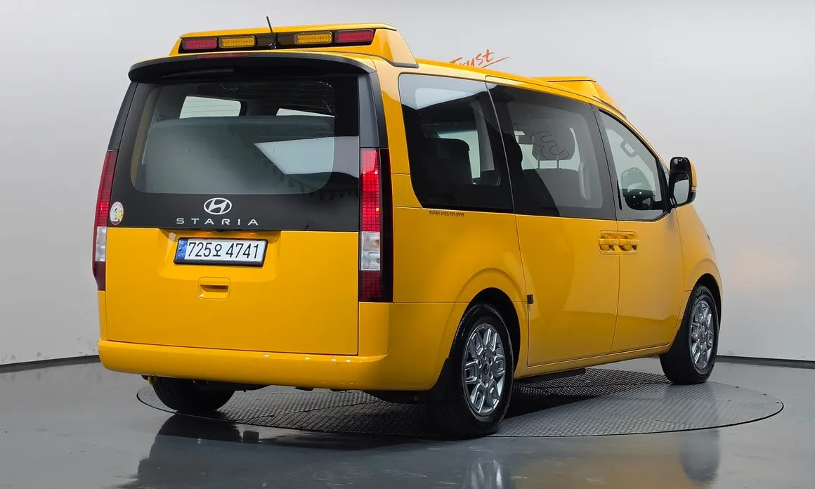 Hyundai Staria