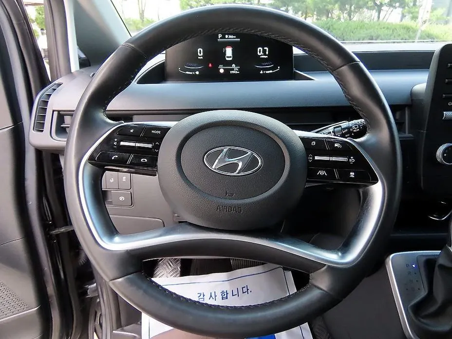 Hyundai Staria