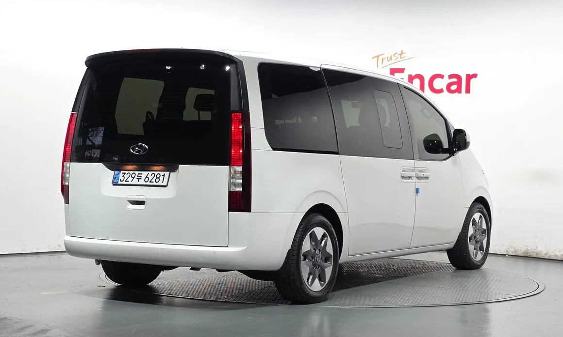 Hyundai Staria