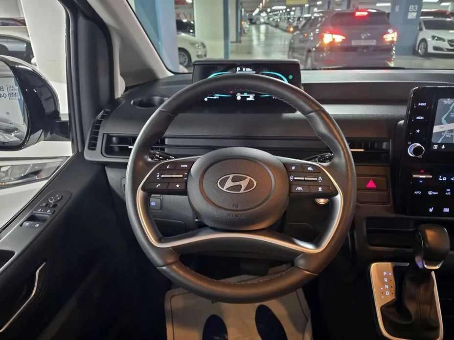 Hyundai Staria