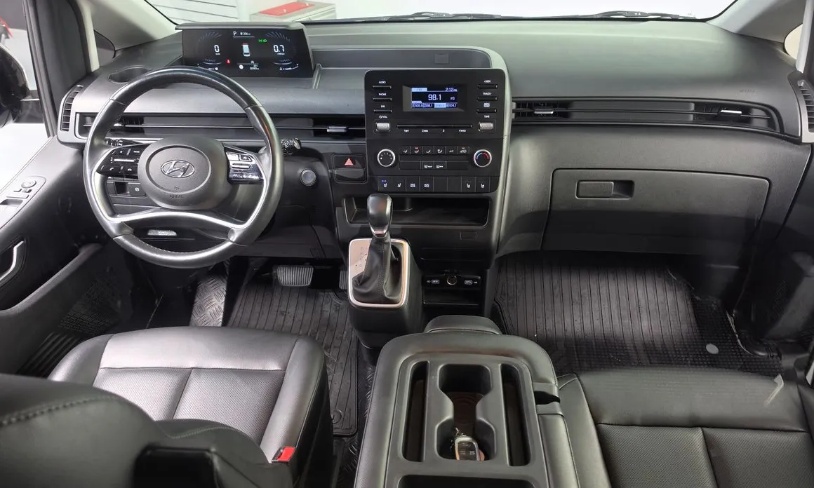 Hyundai Staria