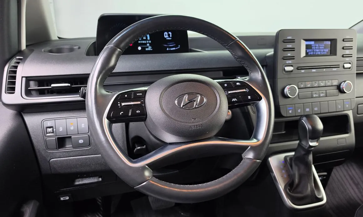 Hyundai Staria