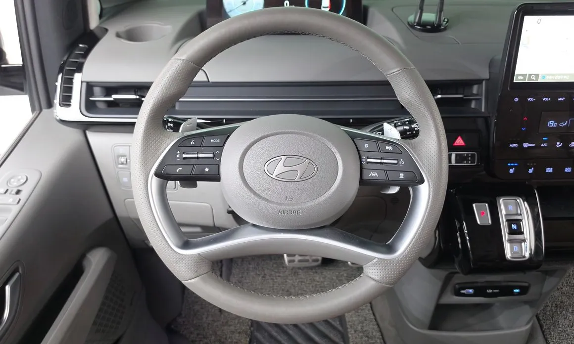 Hyundai Staria