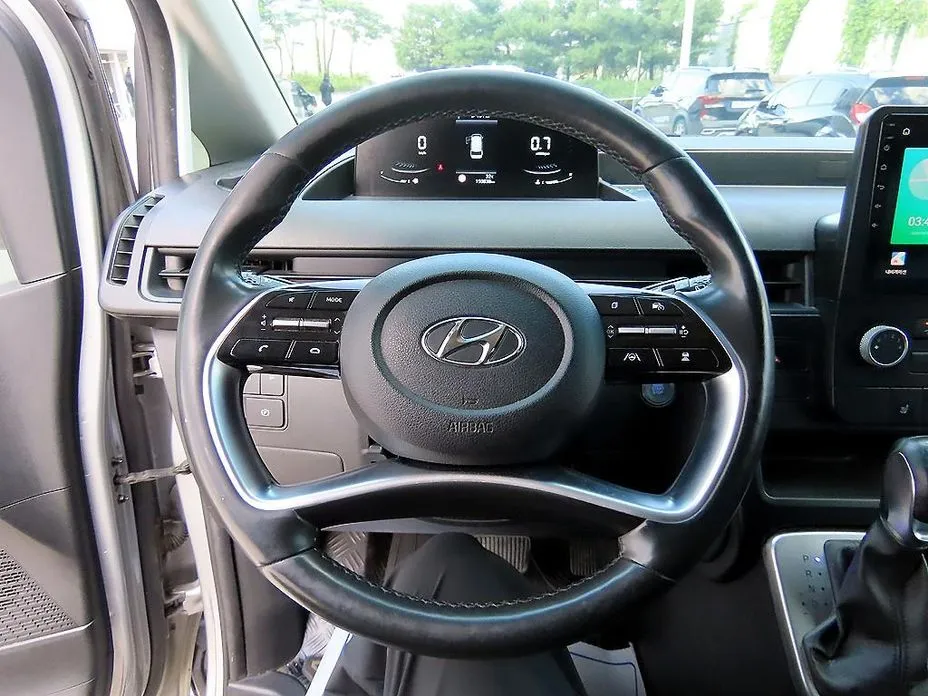 Hyundai Staria