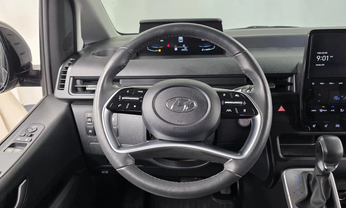 Hyundai Staria