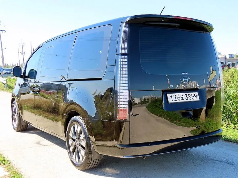 Hyundai Staria