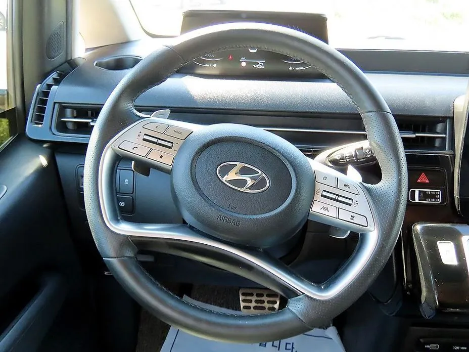 Hyundai Staria