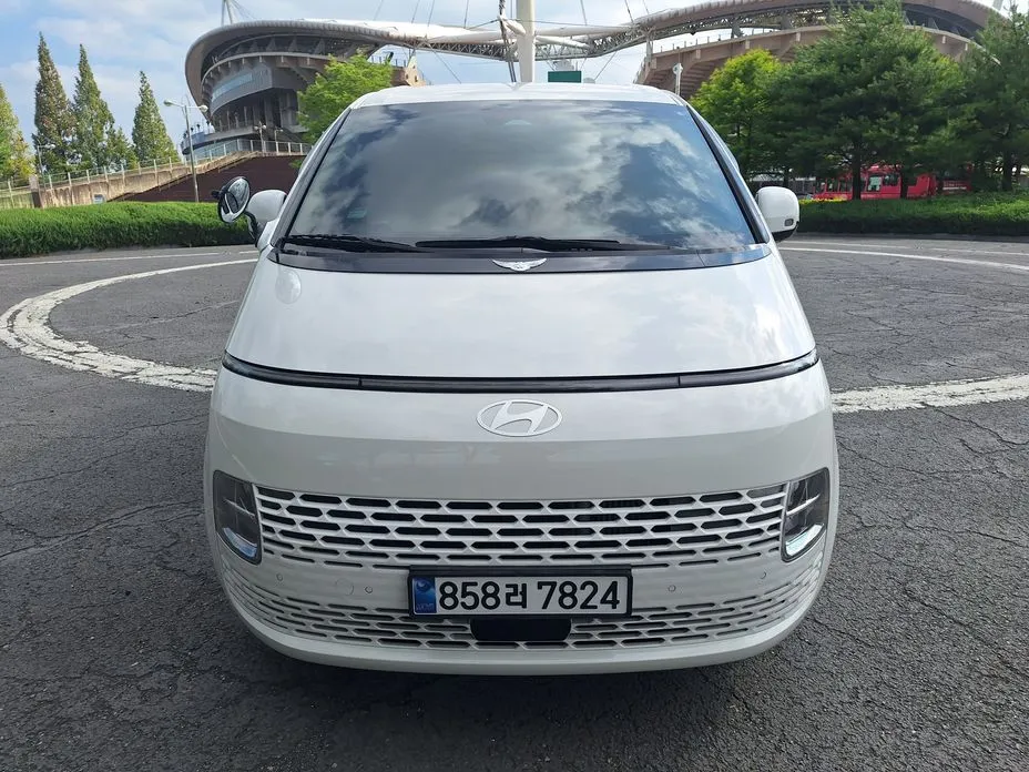 Hyundai Staria