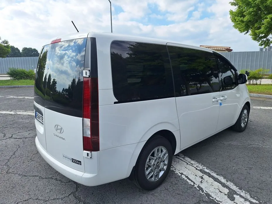 Hyundai Staria