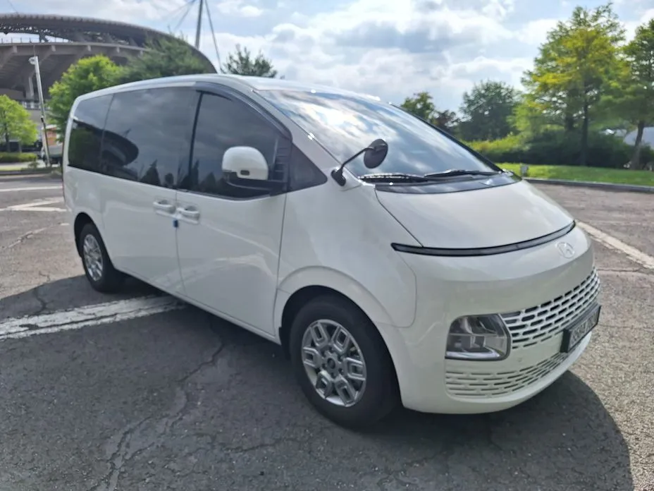 Hyundai Staria