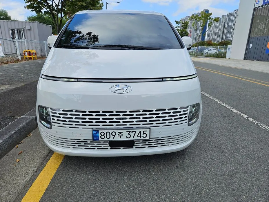 Hyundai Staria